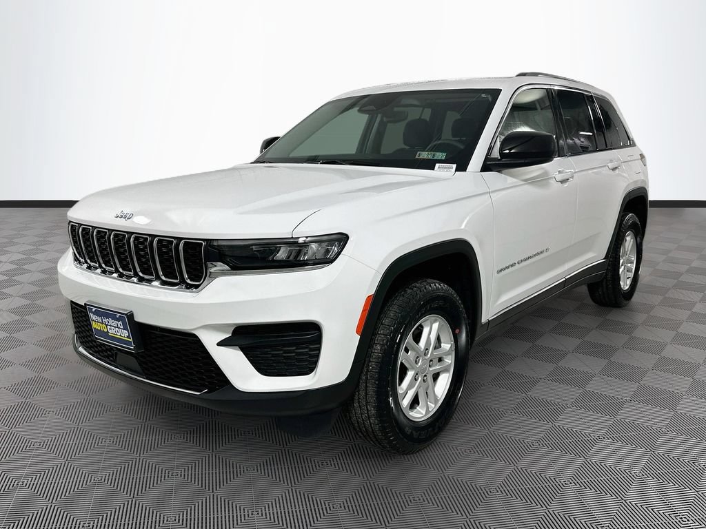 Certified 2023 Jeep Grand Cherokee Laredo AWD/4WD image 3