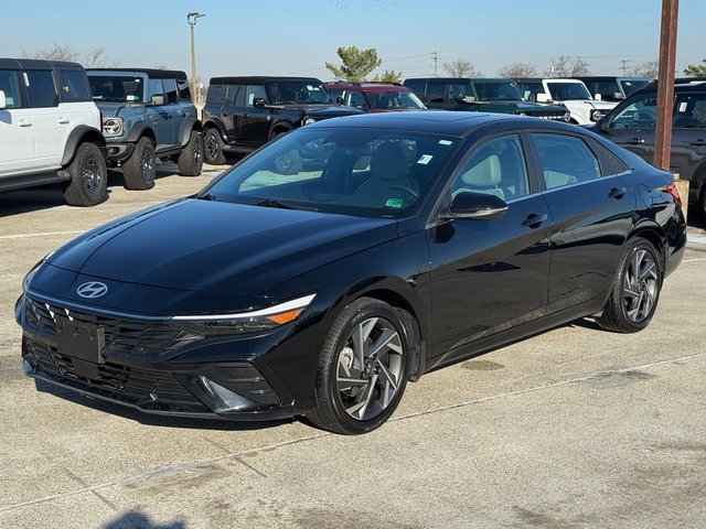 Used 2024 Hyundai Elantra Limited image 12