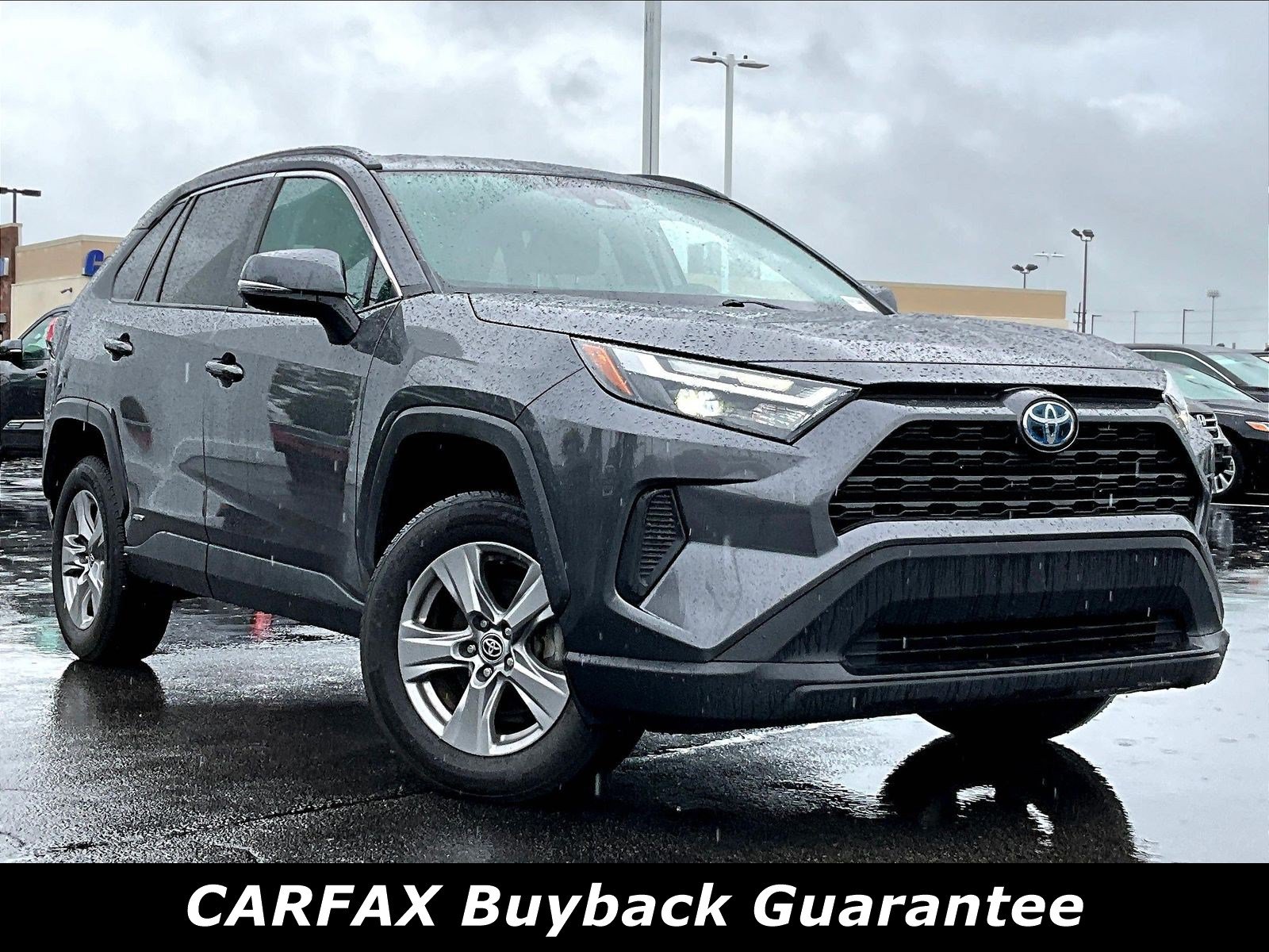 Used 2022 Toyota RAV4 XLE AWD/4WD image 3