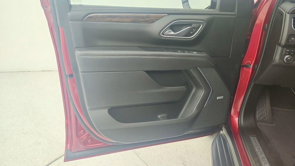 Used 2021 Chevrolet Suburban Premier image 26