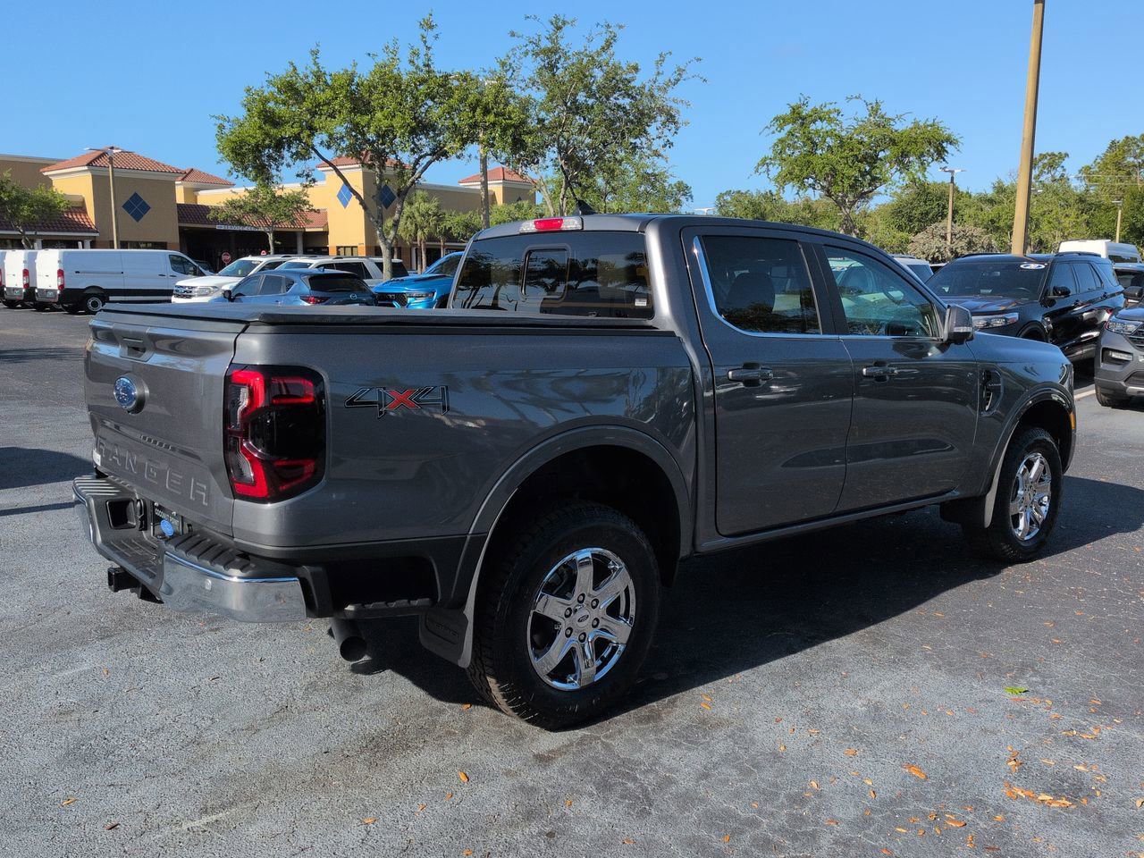 Used 2025 Ford Ranger Lariat w/ Chrome Accent Package AWD/4WD image 4