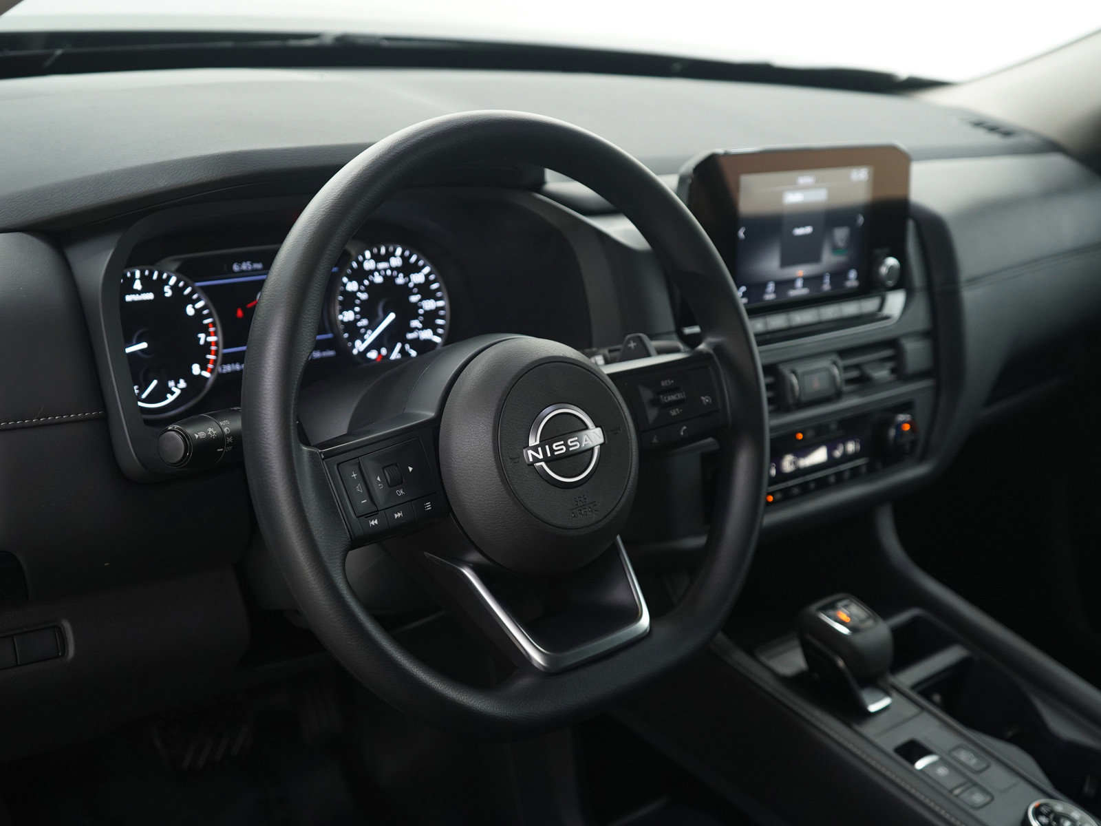 Used 2024 Nissan Pathfinder S image 20