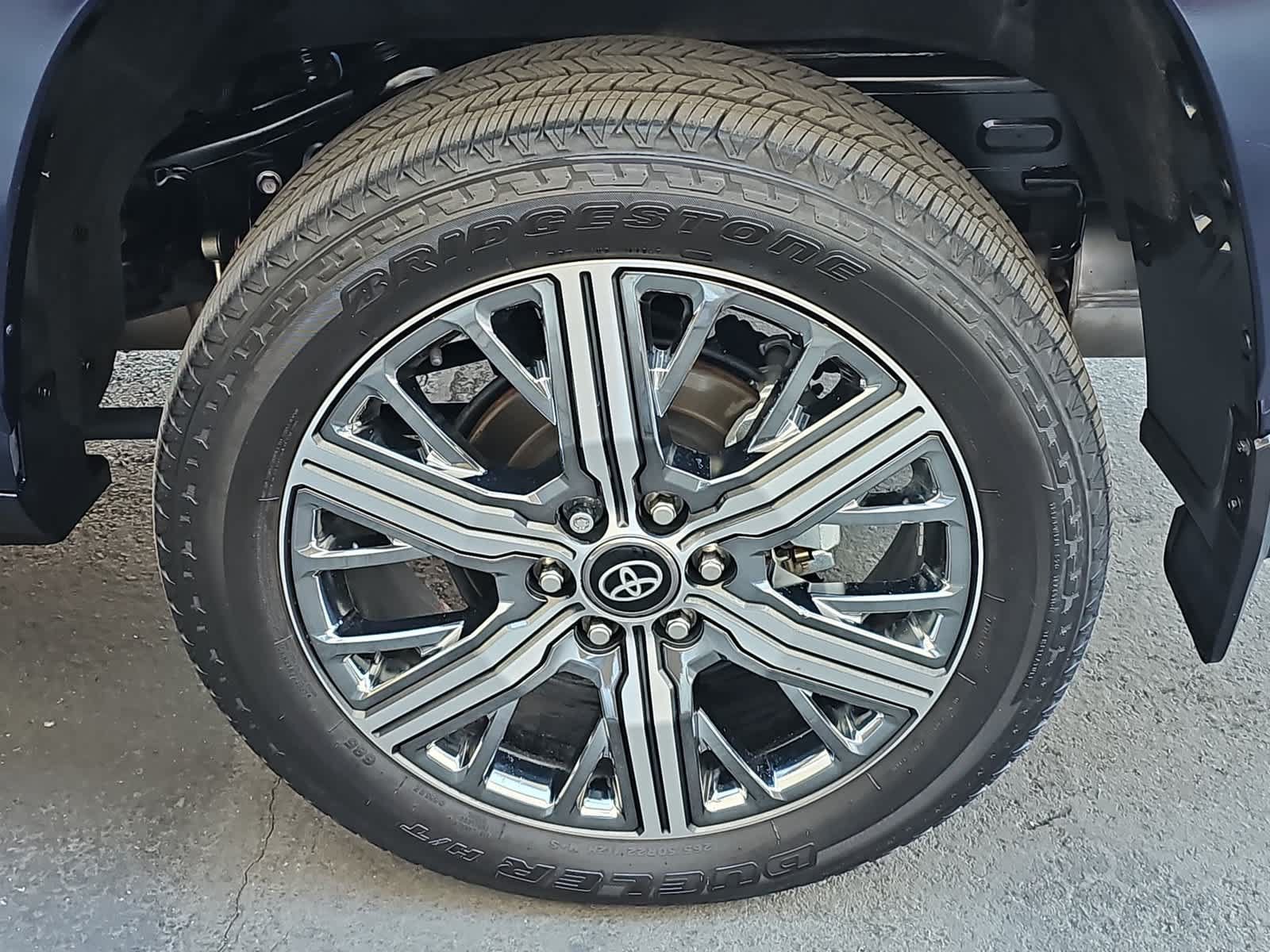 Used 2025 Toyota Sequoia Capstone AWD/4WD image 12