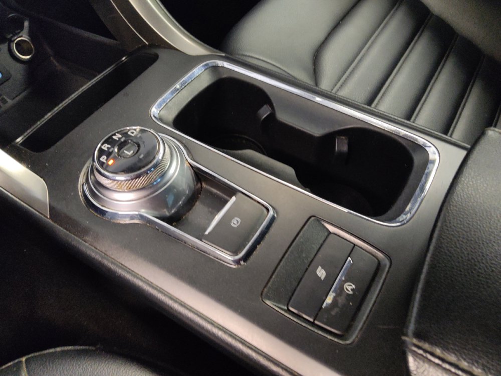 Used 2020 Ford Fusion SEL FWD image 26