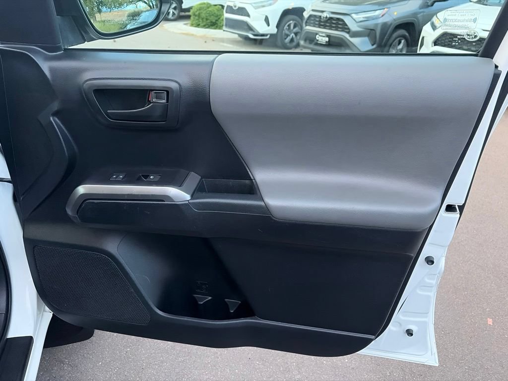 Used 2019 Toyota Tacoma SR5 AWD/4WD image 12