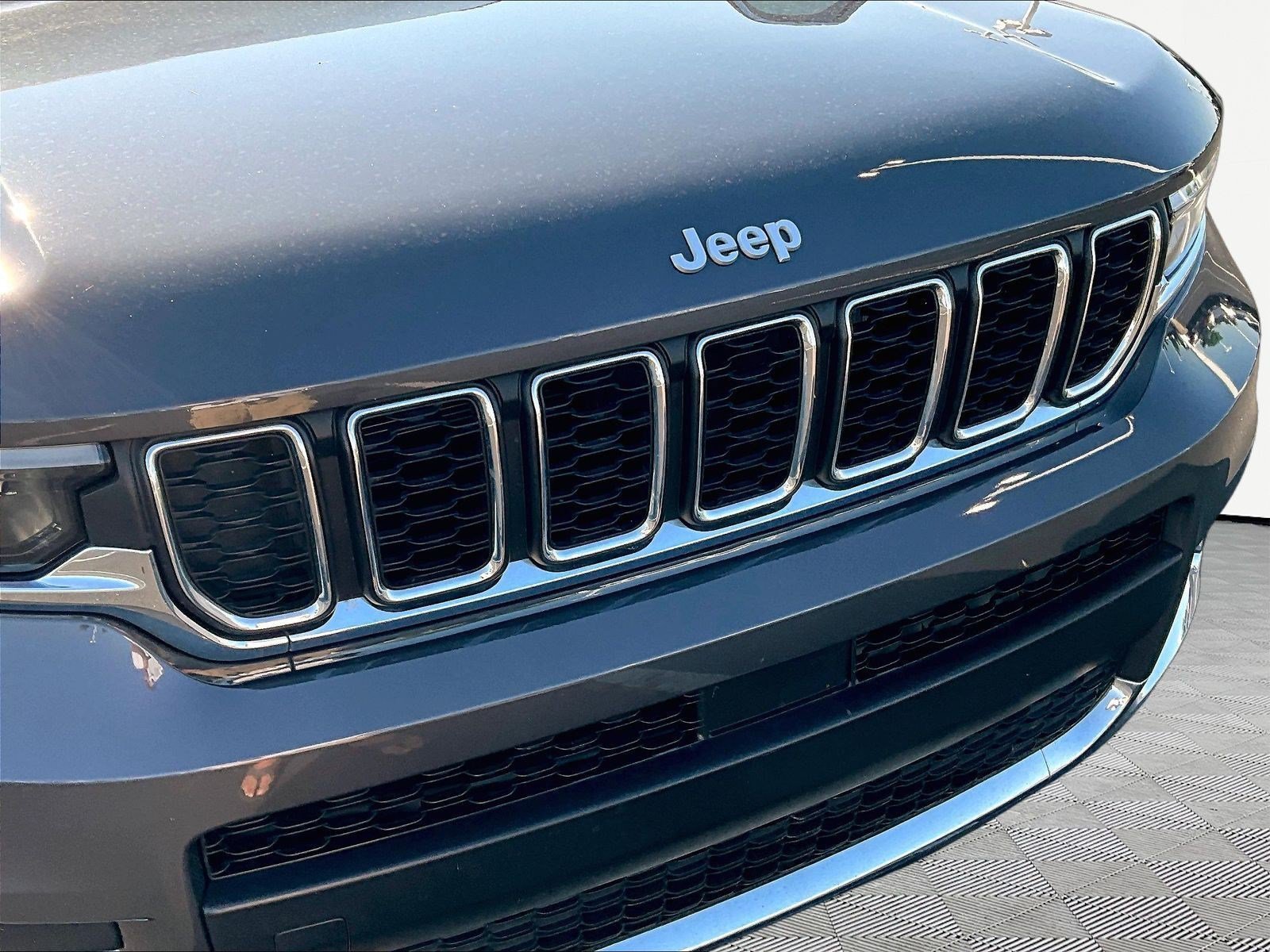 Used 2024 Jeep Grand Cherokee L Laredo AWD/4WD image 33