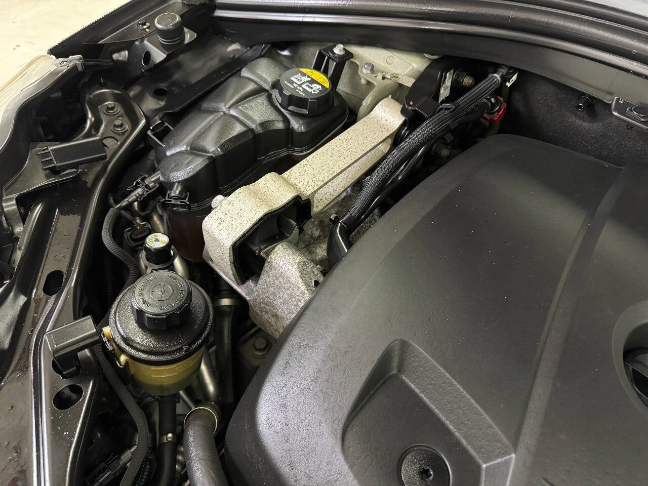 Used 2017 Volvo XC60 T5 w/ Tailgate Package image 87