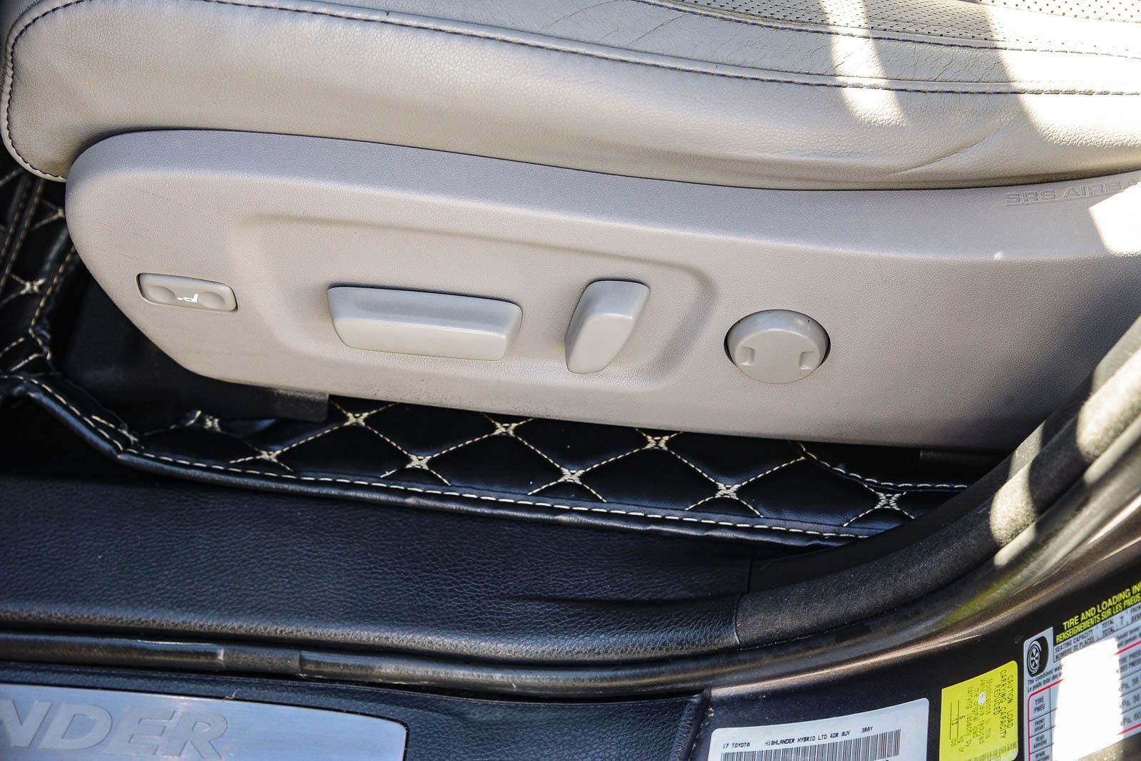 Used 2017 Toyota Highlander Limited image 26