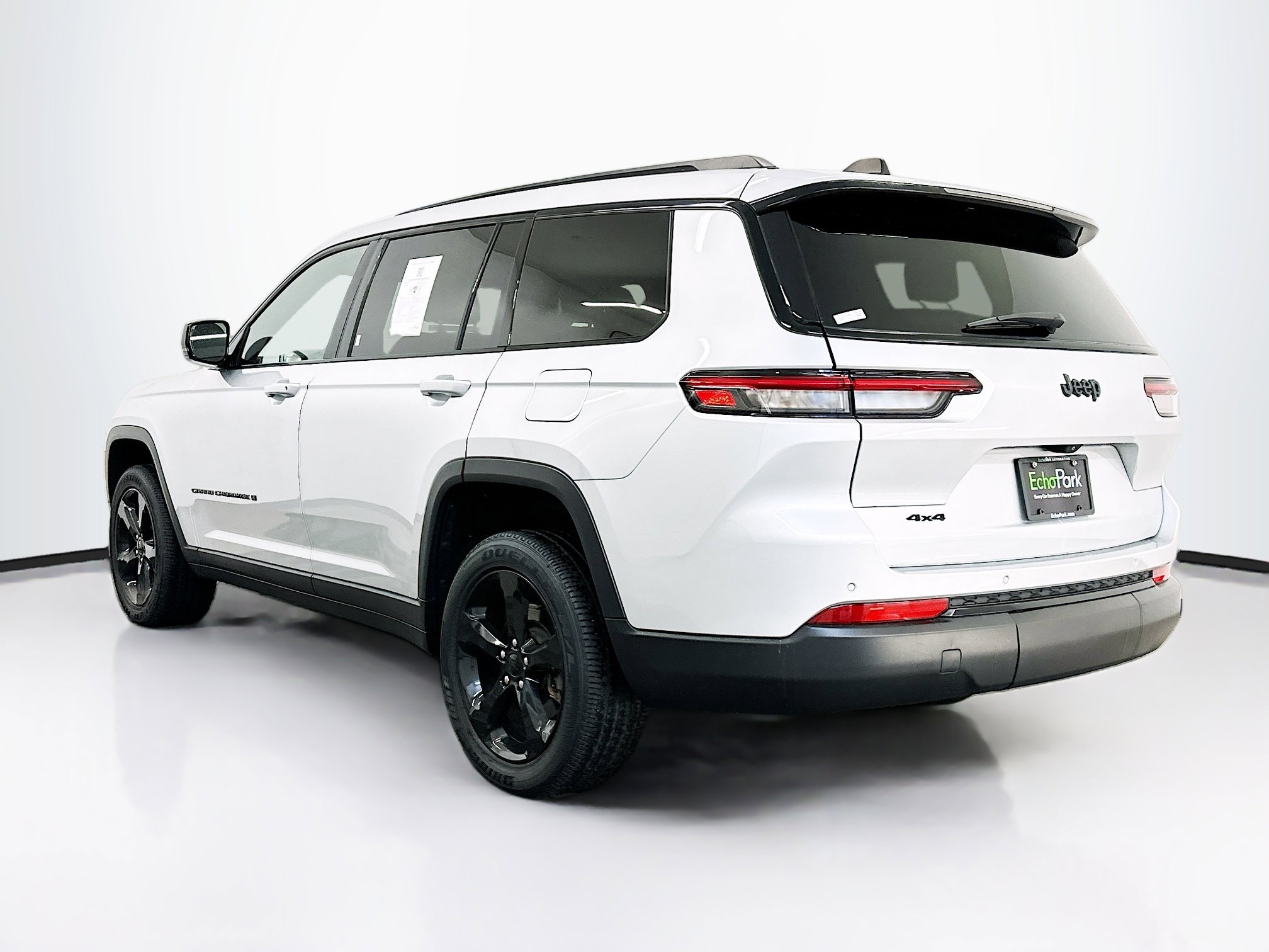 Used 2023 Jeep Grand Cherokee L Laredo image 5