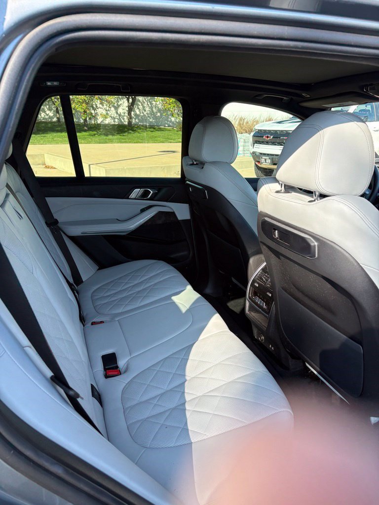 Used 2024 BMW X5 xDrive40i w/ Parking Assistance Package AWD/4WD image 12