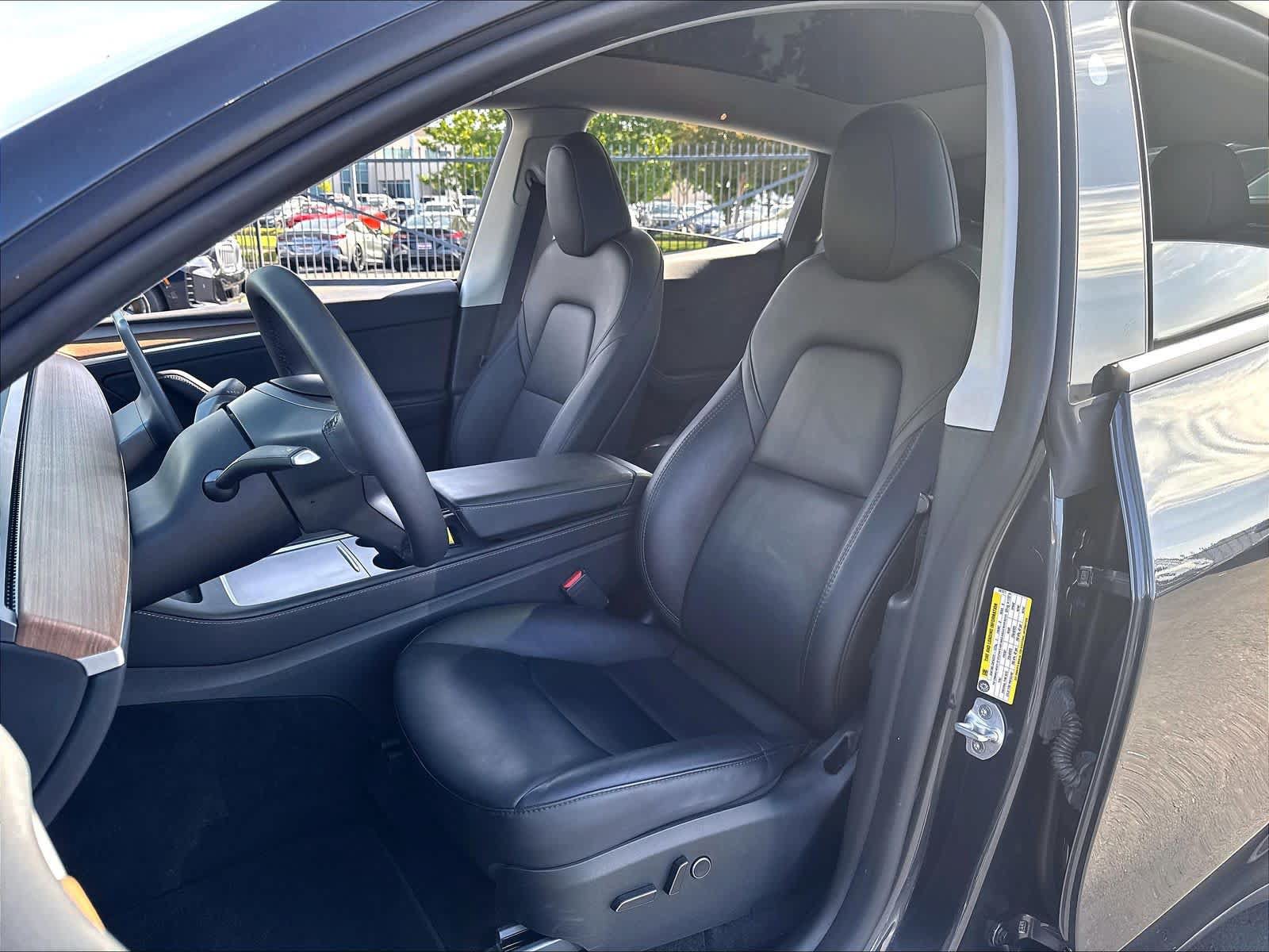 Used 2024 Tesla Model Y Long Range AWD/4WD image 23