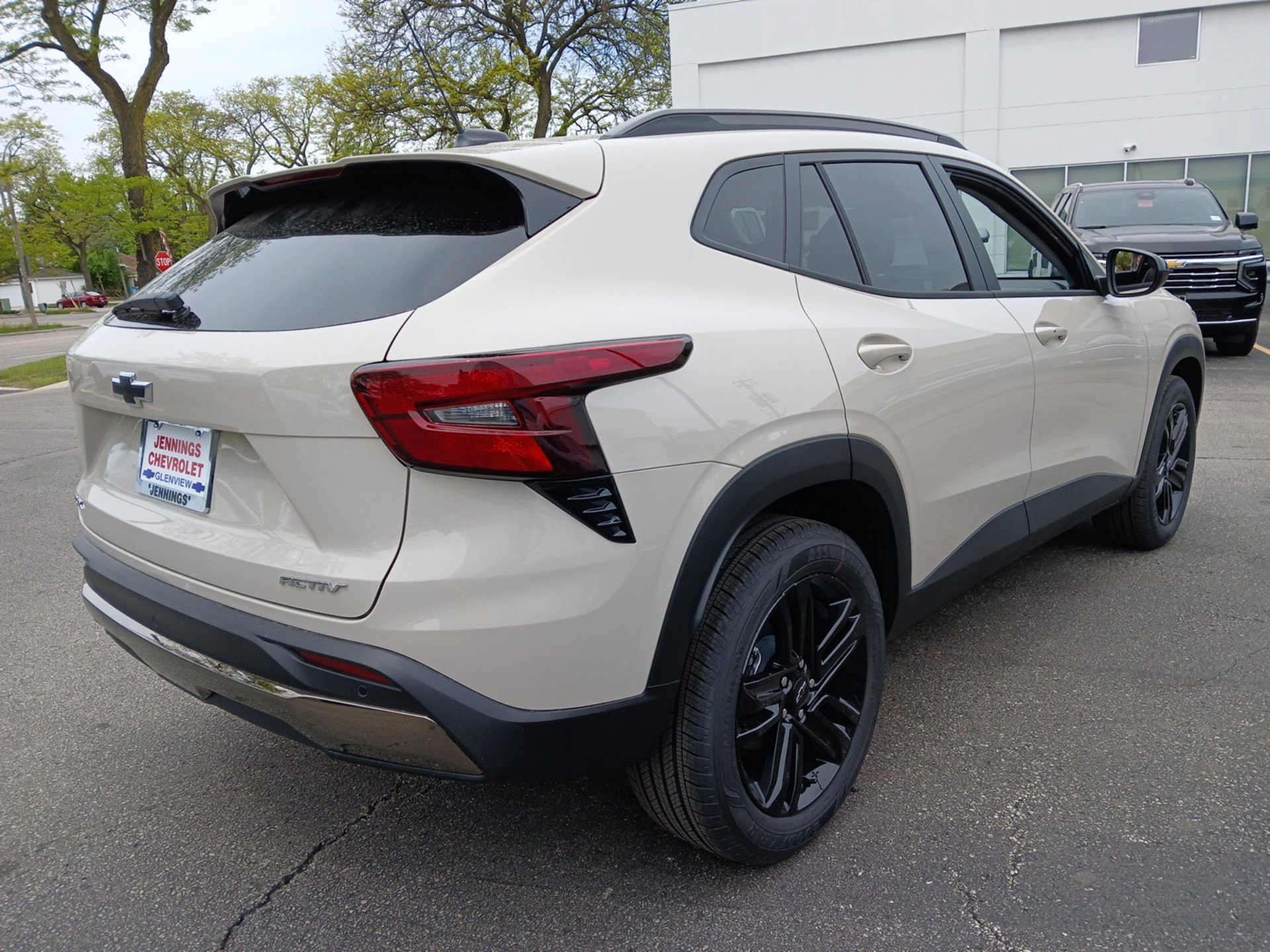 New 2026 Chevrolet Trax ACTIV w/ Sunroof Package FWD image 4