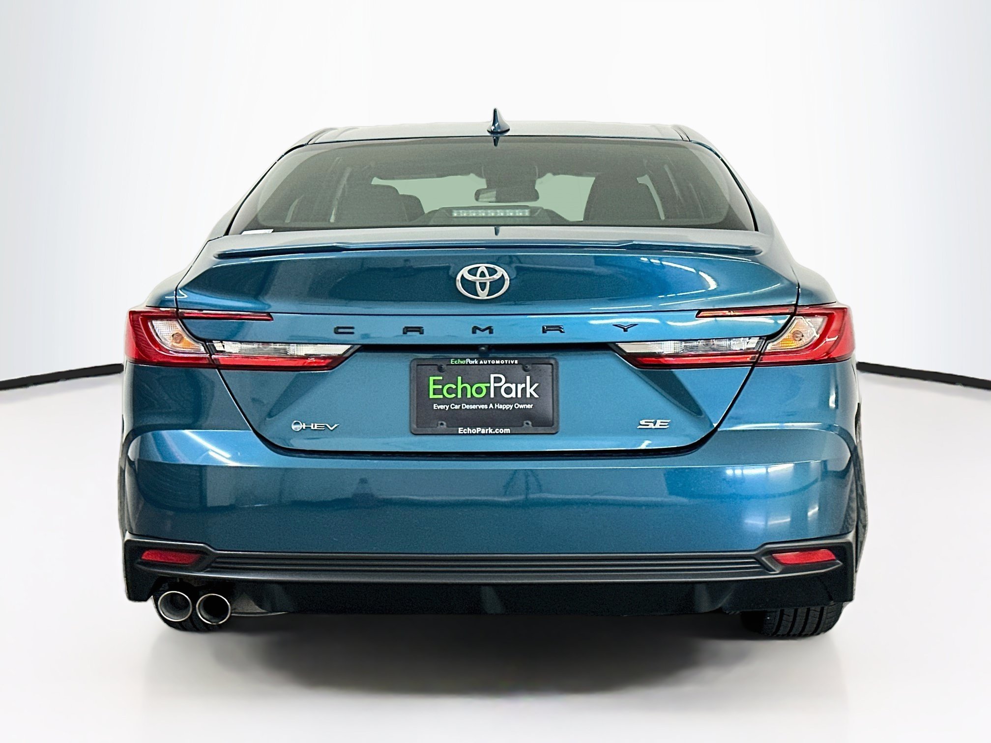 Used 2025 Toyota Camry SE FWD image 7