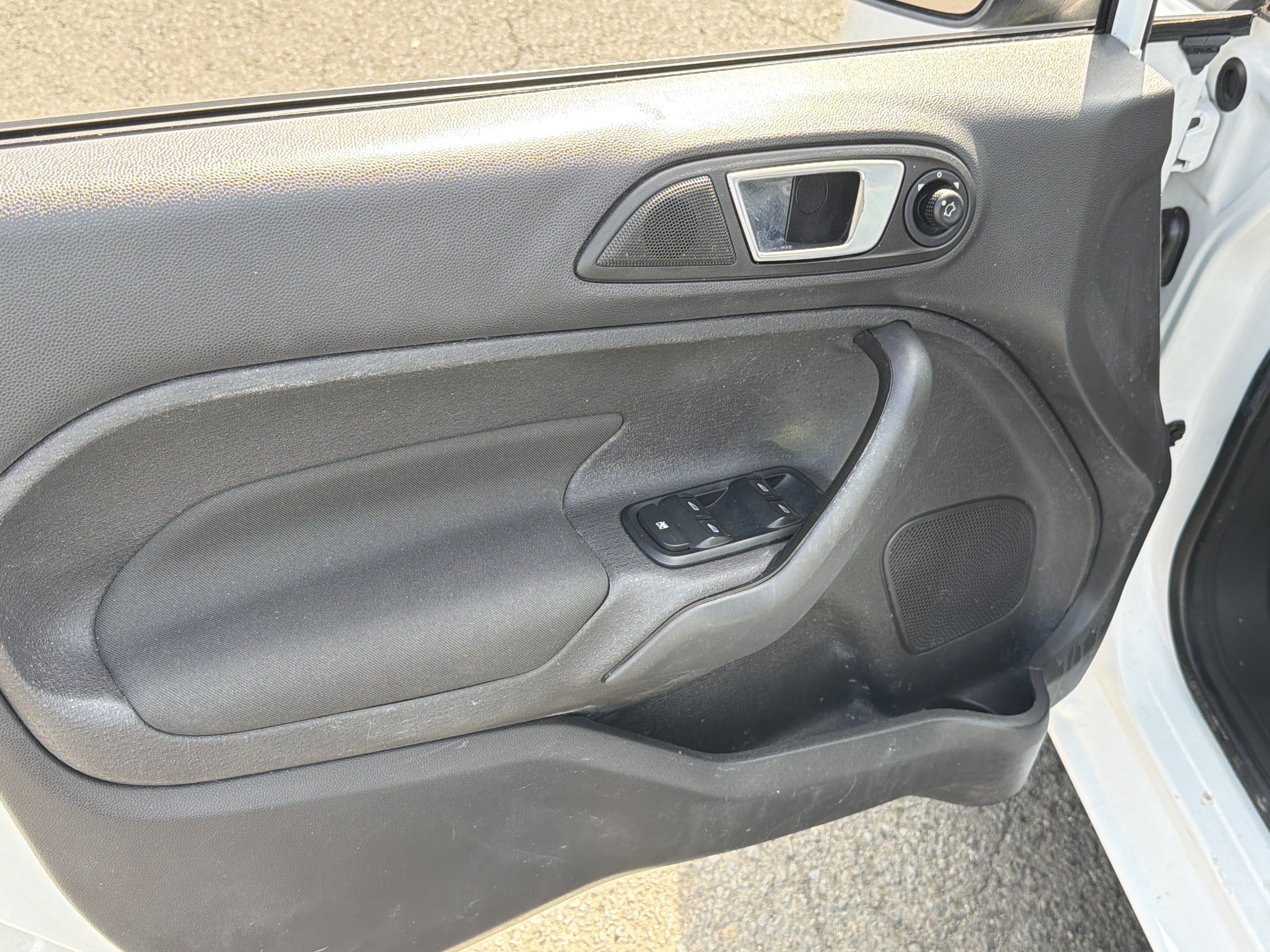 Used 2016 Ford Fiesta SE FWD image 12
