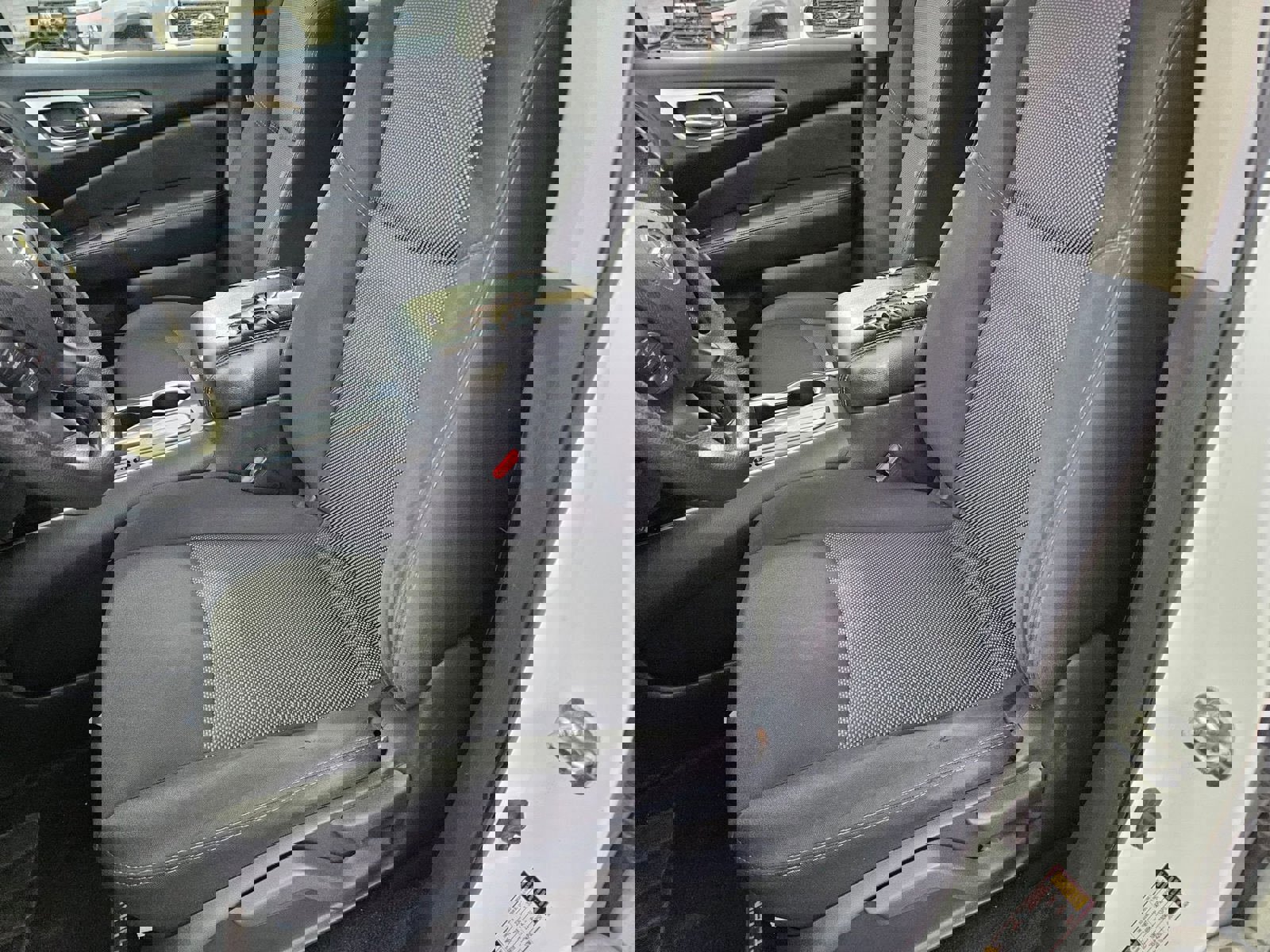 Used 2020 Nissan Pathfinder S image 21