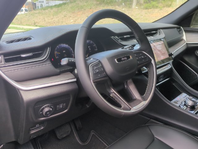 New 2026 Jeep Grand Cherokee Limited w/ Limited Altitude Package AWD/4WD image 29