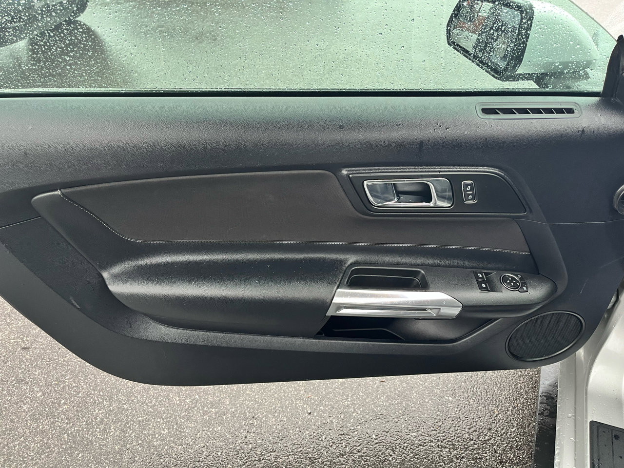 Used 2015 Ford Mustang Coupe image 12