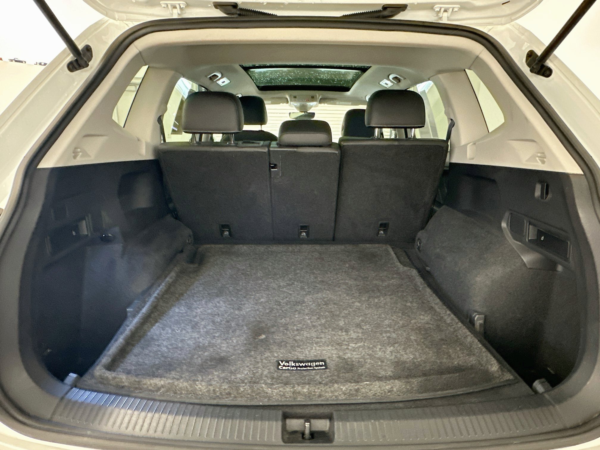 Used 2023 Volkswagen Tiguan SE w/ Panoramic Sunroof Package AWD/4WD image 31