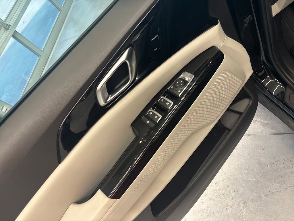 Certified 2022 Kia Carnival EX image 17