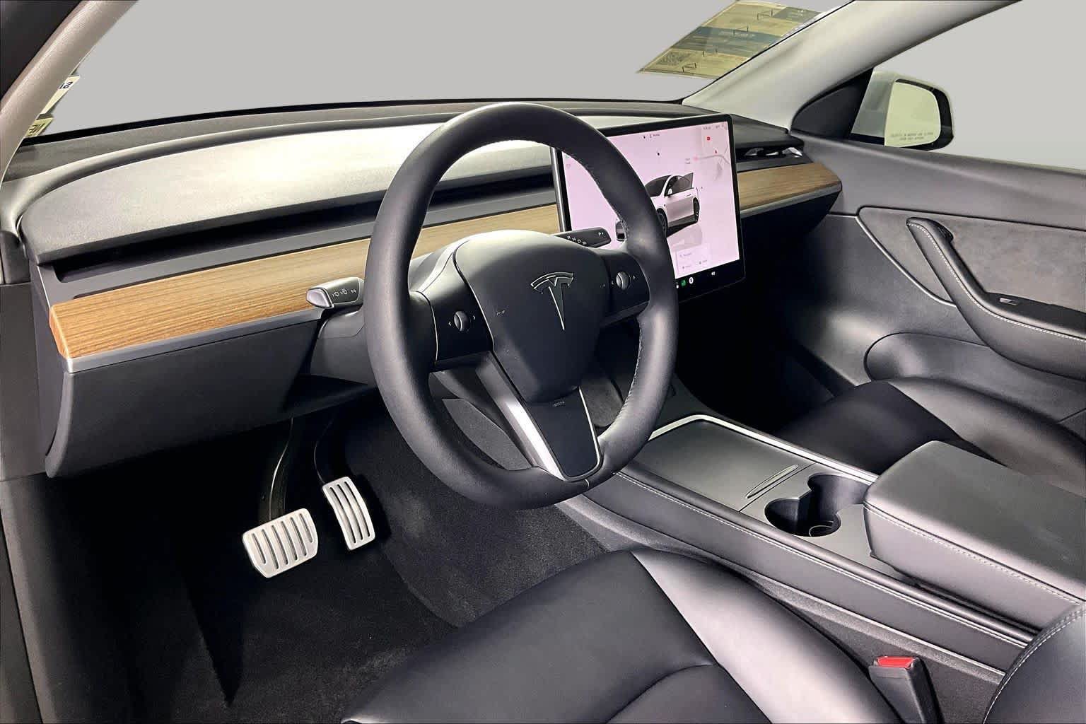 Used 2022 Tesla Model Y Performance AWD/4WD image 16