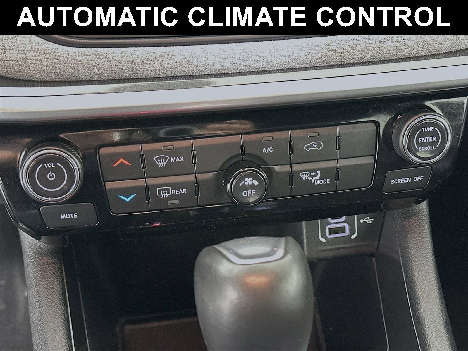 Used 2024 Jeep Compass Latitude image 9