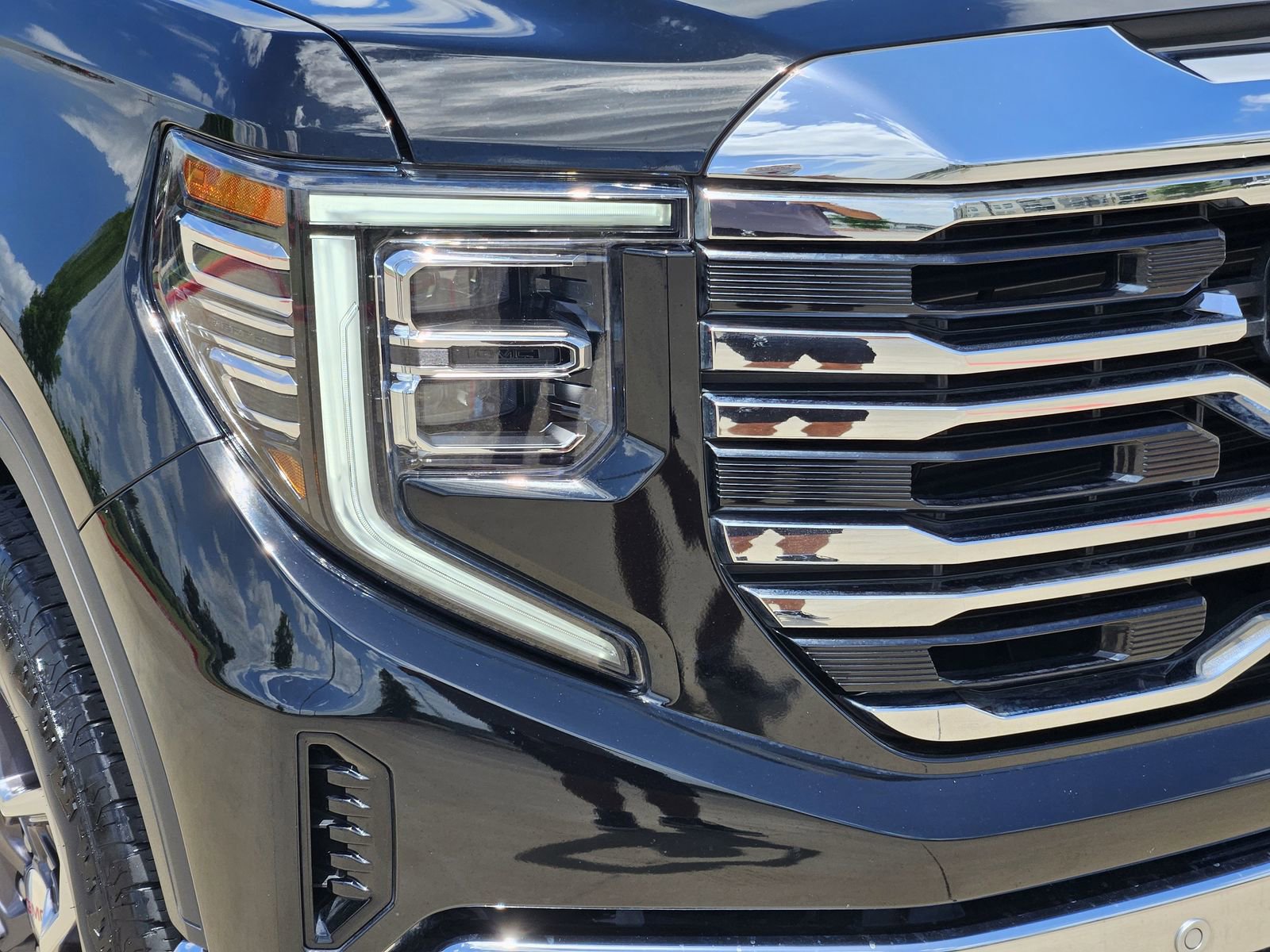 Used 2024 GMC Sierra 1500 SLT w/ SLT Premium Plus Package AWD/4WD image 10