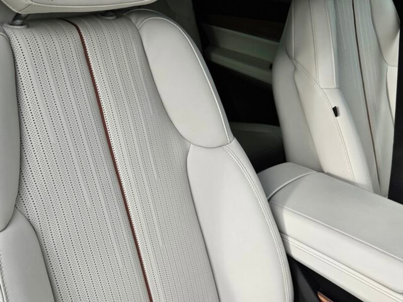 New 2026 Cadillac Vistiq Sport image 18