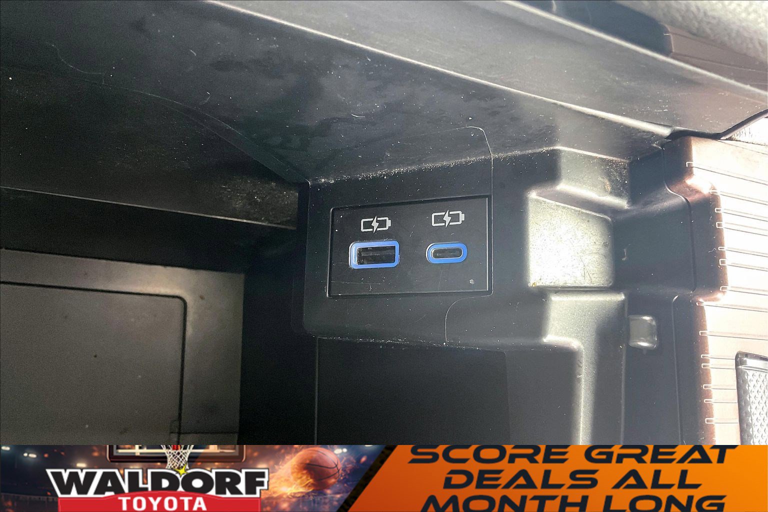 Used 2023 Toyota Sienna LE w/ LE Plus Package image 40