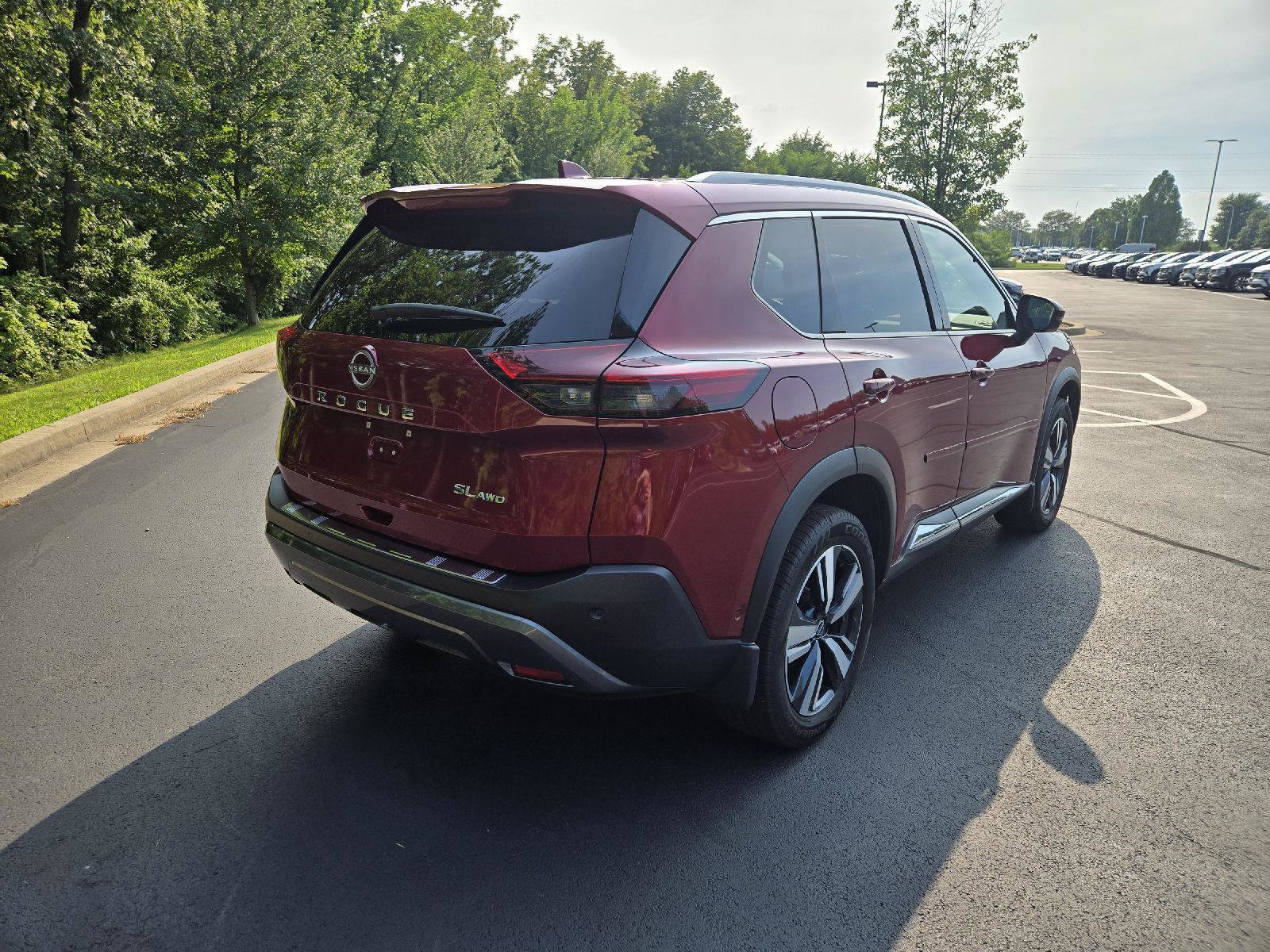 Used 2023 Nissan Rogue SL w/ SL Premium Package AWD/4WD image 3