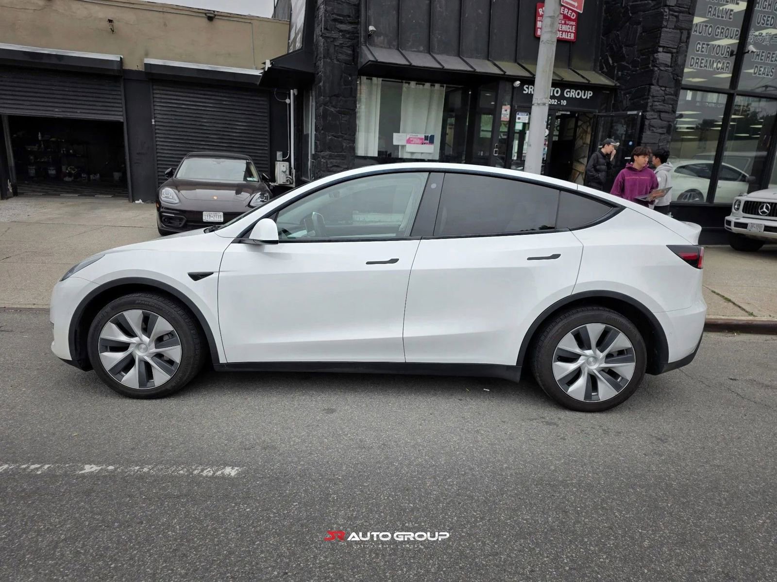 Used 2021 Tesla Model Y Long Range AWD/4WD image 5