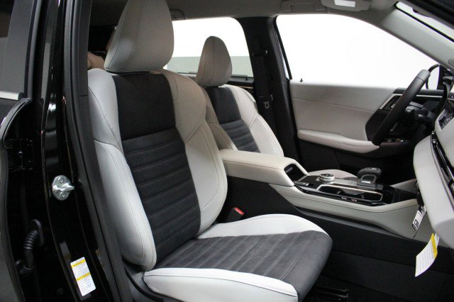 New 2025 Mitsubishi Outlander SE image 19