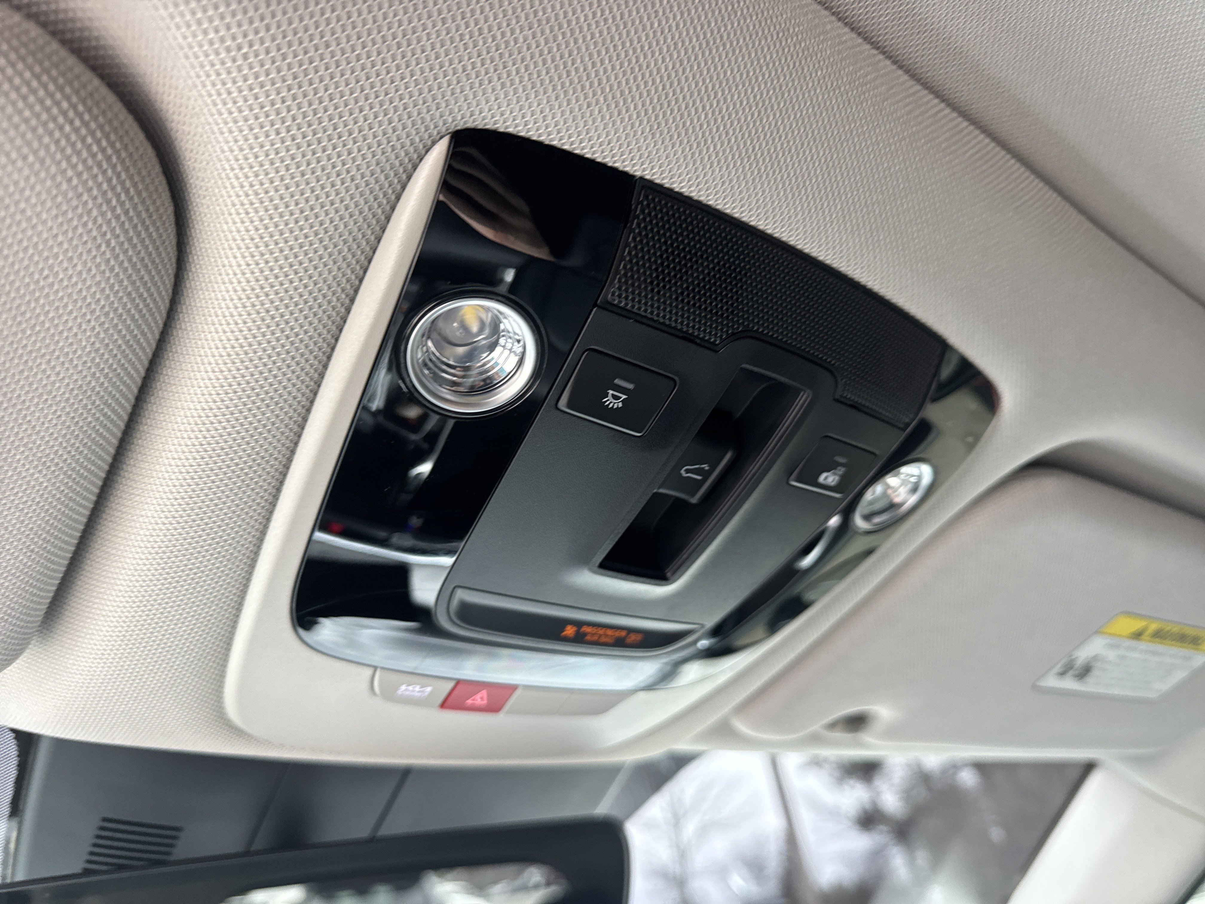 Certified 2025 Kia Sorento SX image 31