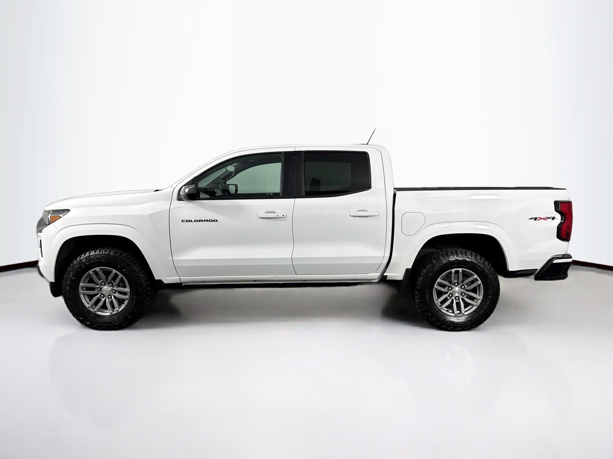 Used 2023 Chevrolet Colorado LT AWD/4WD image 11