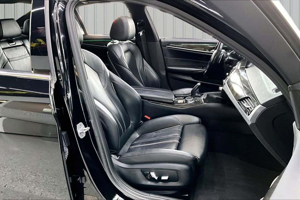 Used 2018 BMW 530i xDrive AWD/4WD image 30
