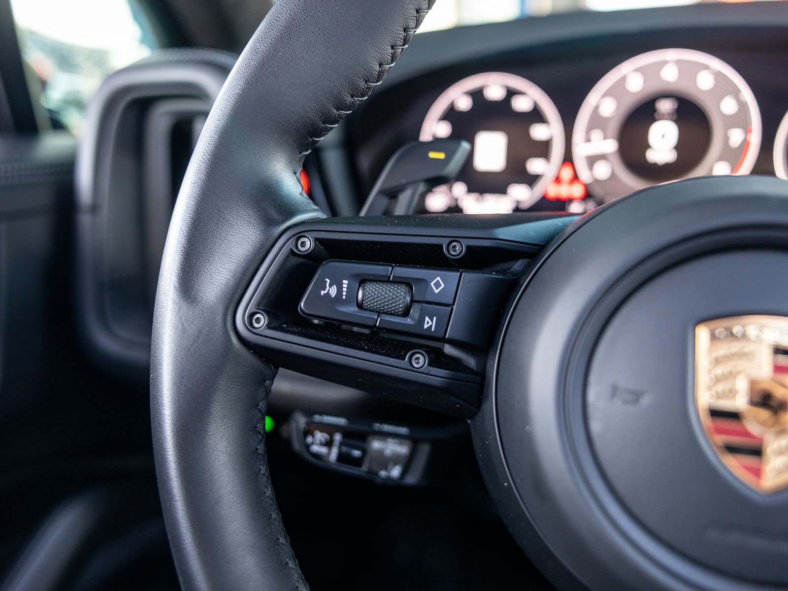 Certified 2025 Porsche Cayenne GTS image 38