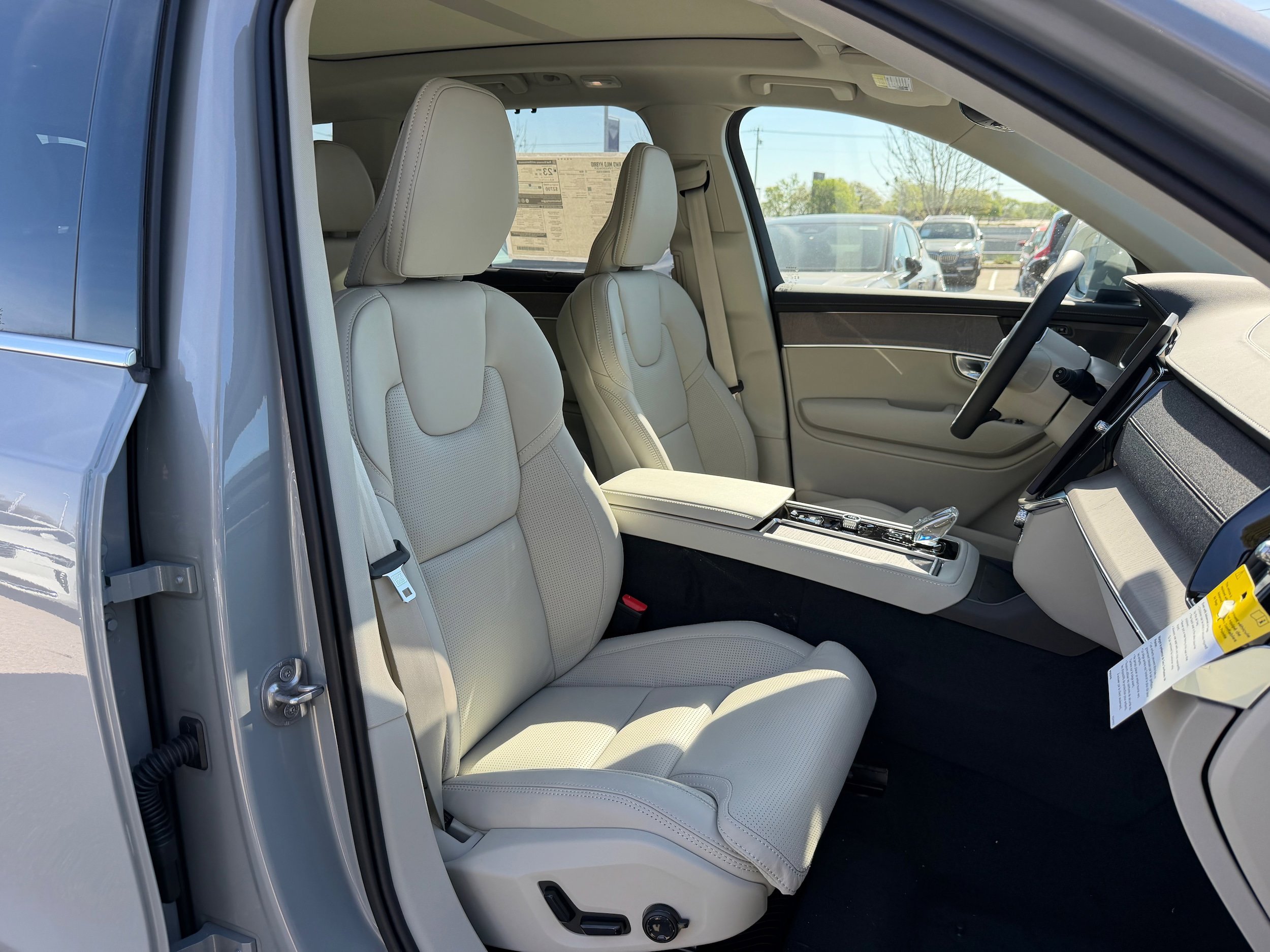 New 2026 Volvo XC90 B6 Ultra w/ Protection Package image 8
