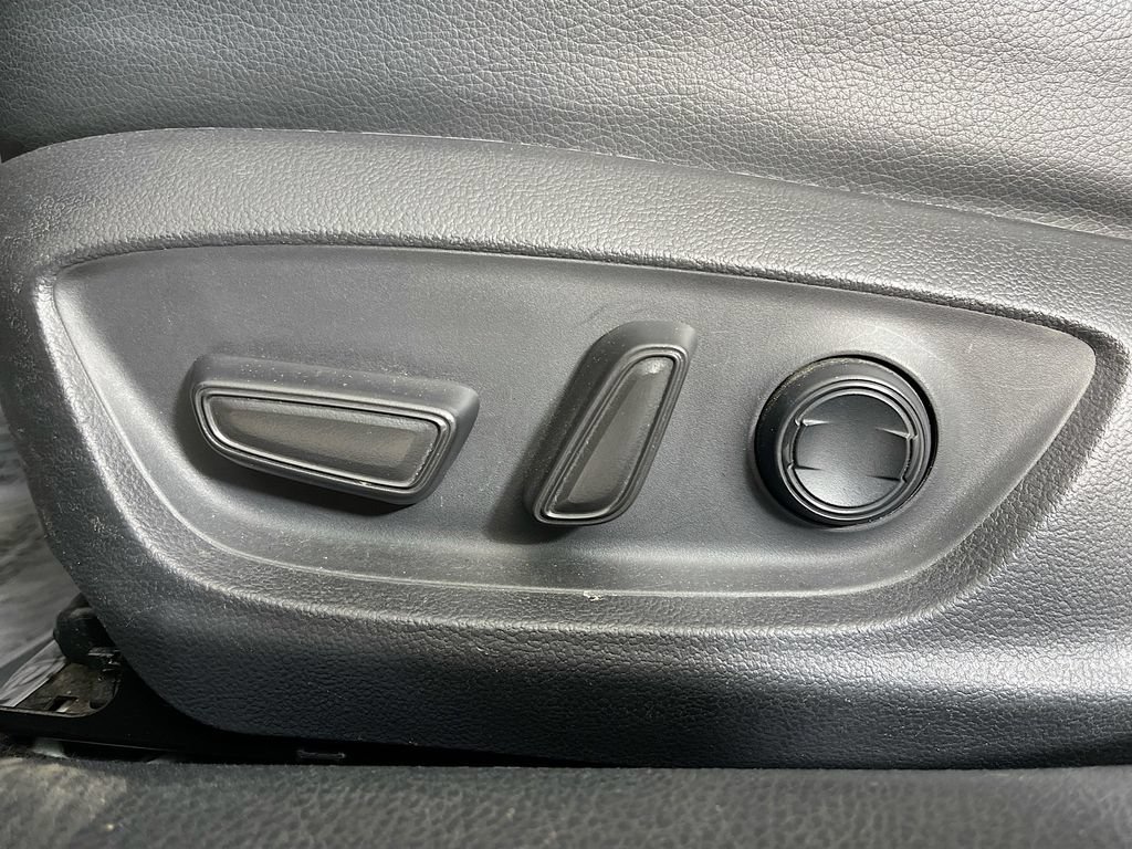 Used 2020 Toyota Camry SE FWD image 27
