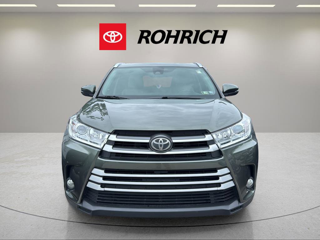 Used 2017 Toyota Highlander XLE AWD/4WD image 2