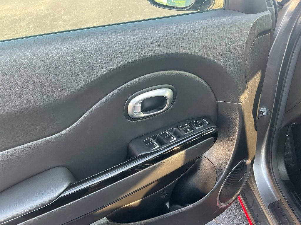 Used 2017 Kia Soul ! w/ Tech Package FWD image 16