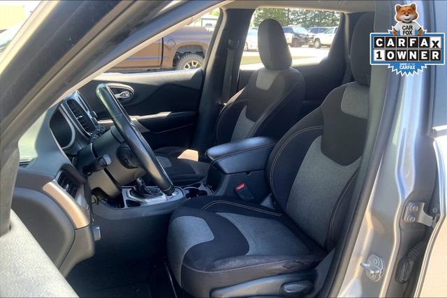 Used 2018 Jeep Cherokee Latitude w/ Altitude Package FWD image 22