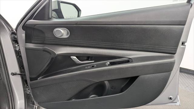 Used 2025 Hyundai Elantra Hybrid FWD image 22