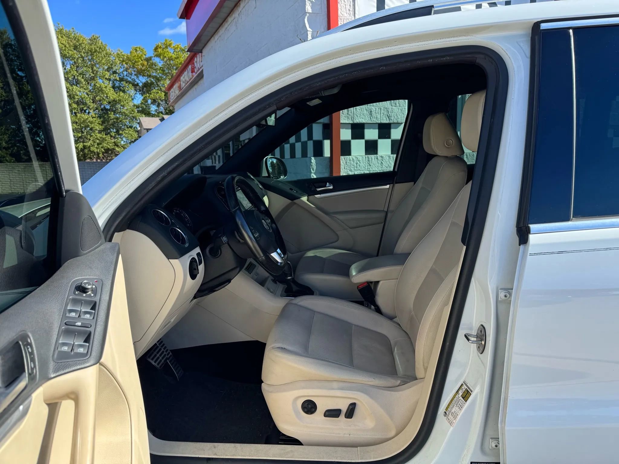 Used 2016 Volkswagen Tiguan R-Line image 10