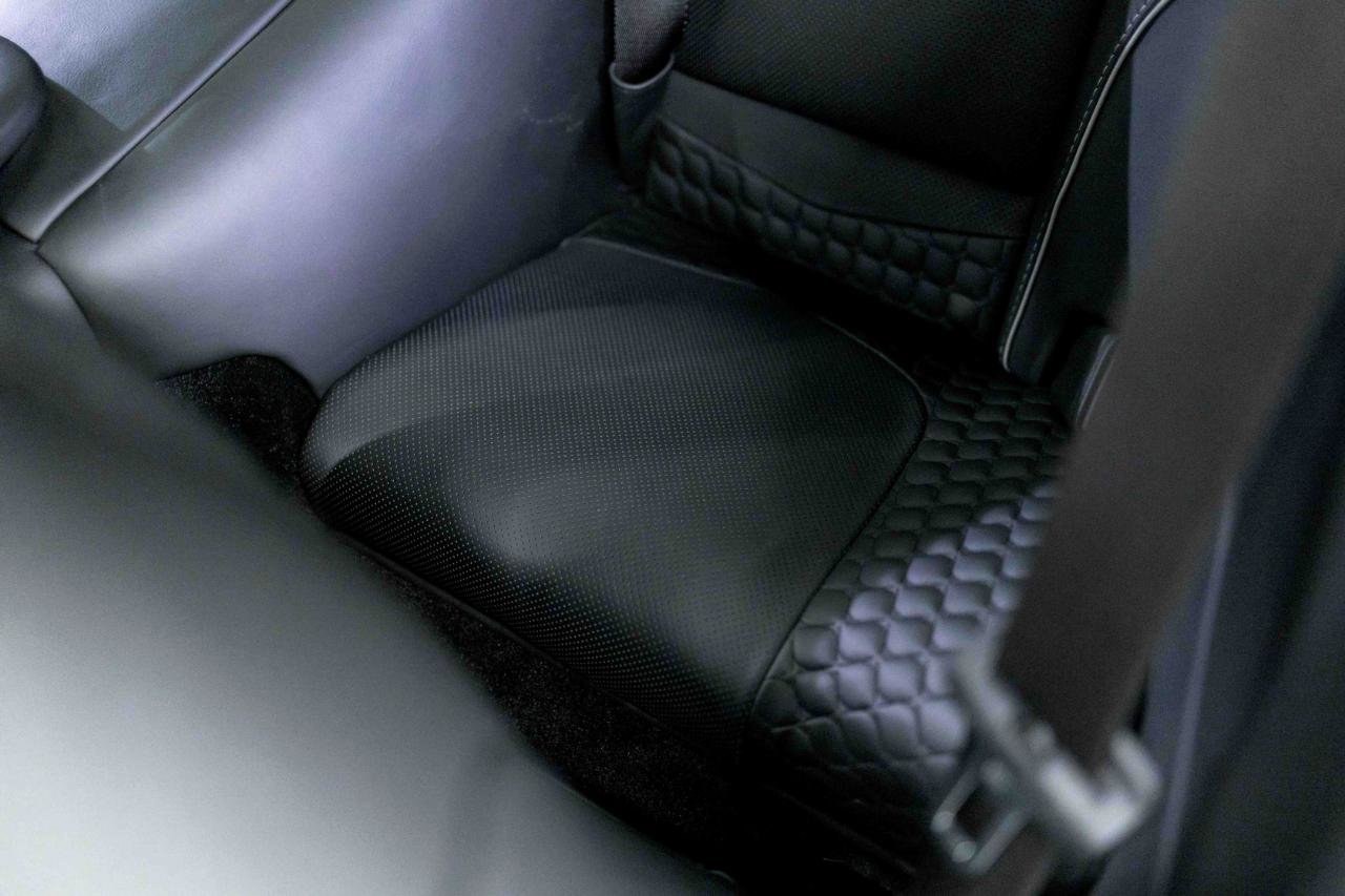 Used 2016 Aston Martin Vanquish Coupe image 63