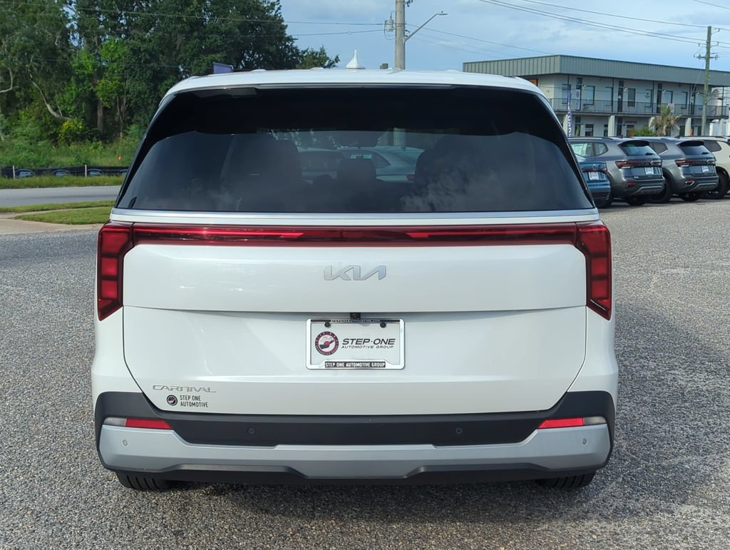 Used 2026 Kia Carnival FWD image 6