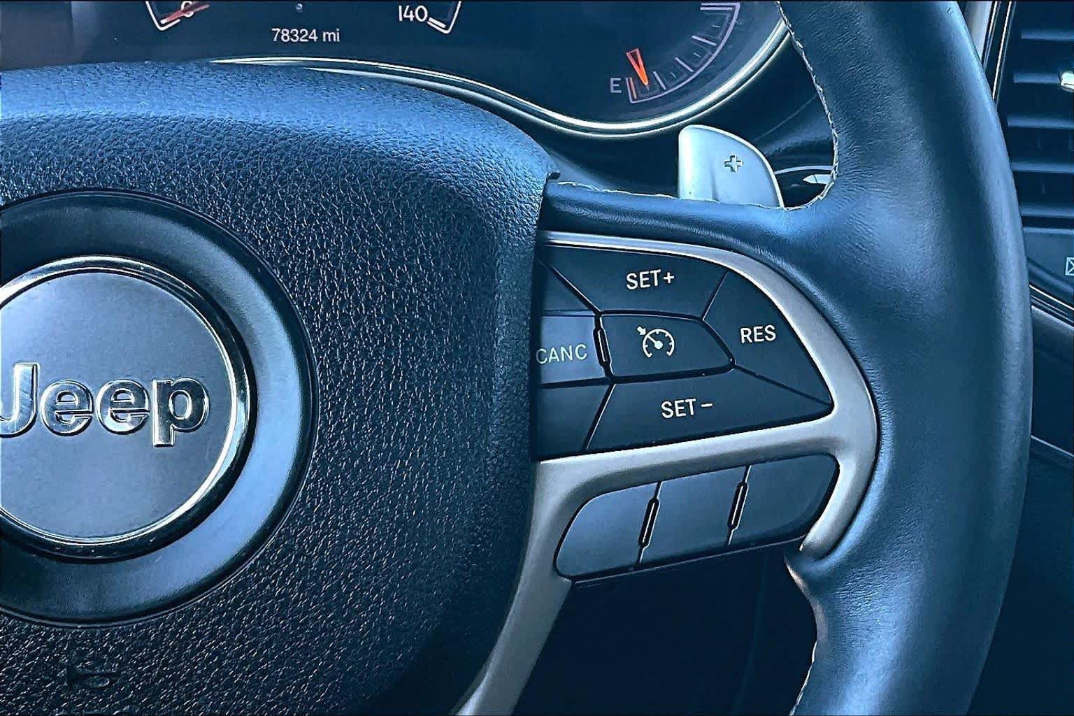 Used 2014 Jeep Grand Cherokee Overland AWD/4WD image 24