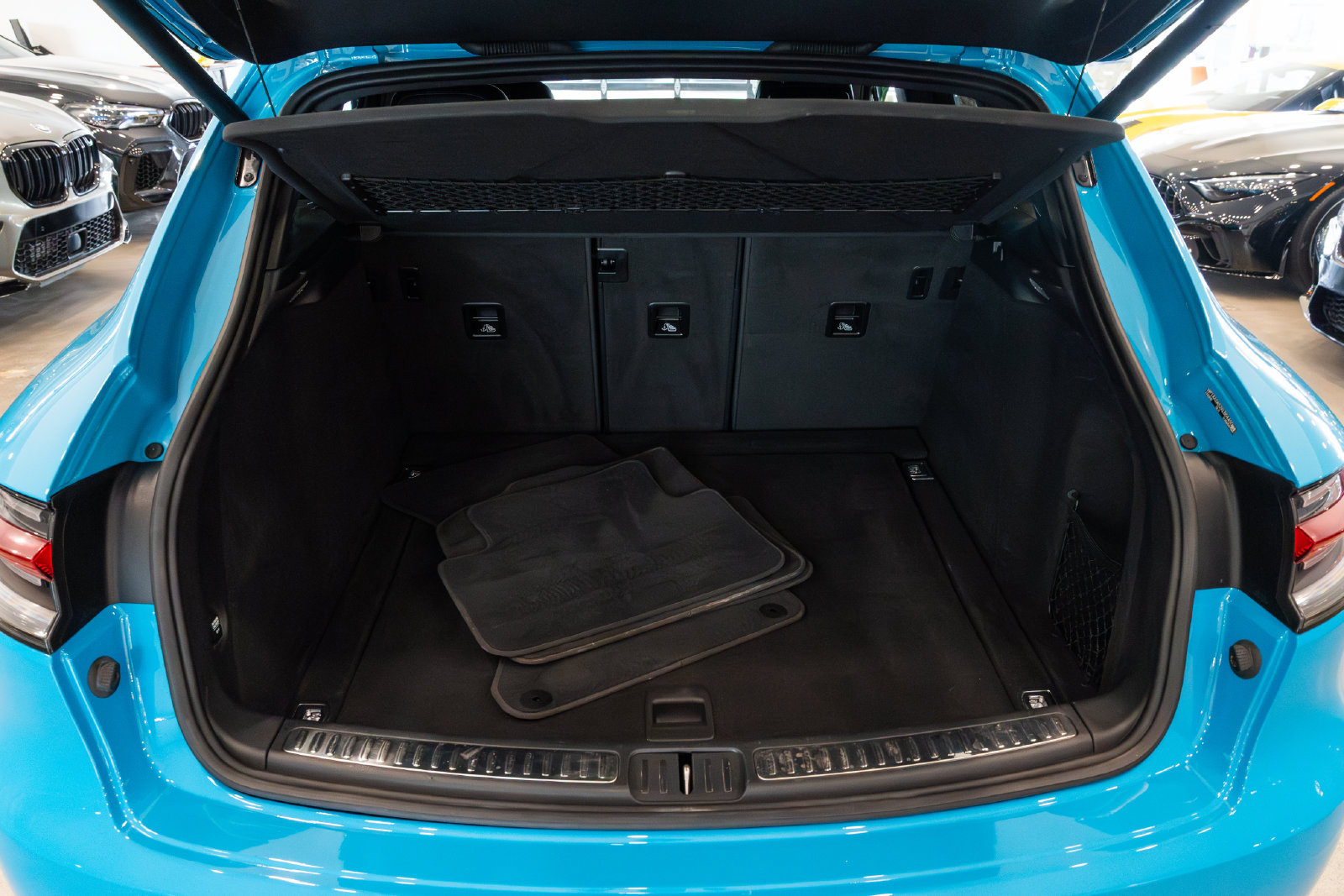 Used 2019 Porsche Macan w/ Premium Package AWD/4WD image 8