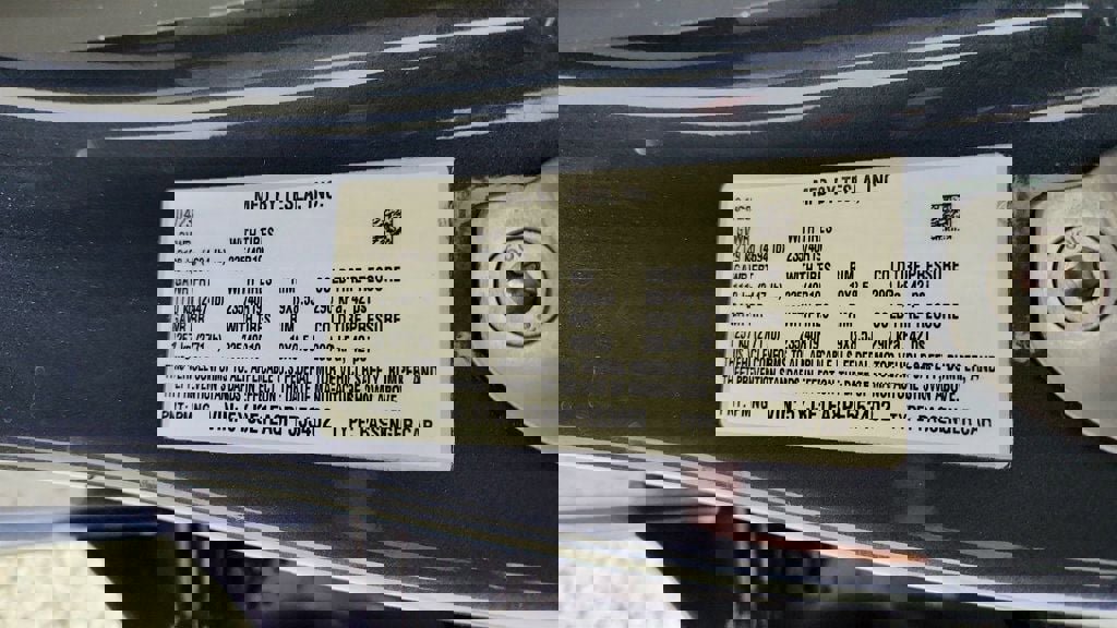 Used 2023 Tesla Model 3 Standard Range image 23