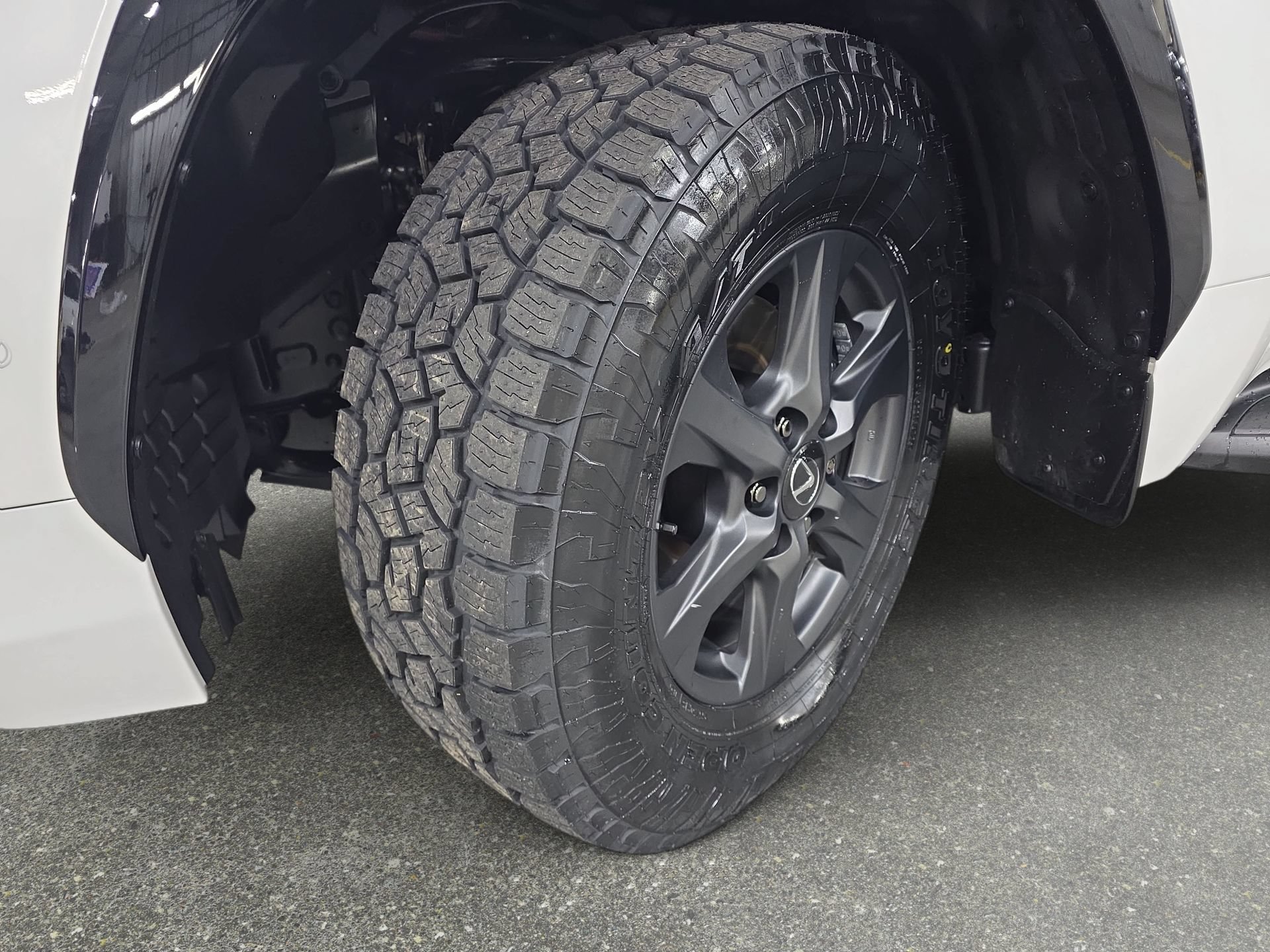 Used 2025 Lexus LX 700h Overtrail w/ Accessory Package (Z1) AWD/4WD image 31