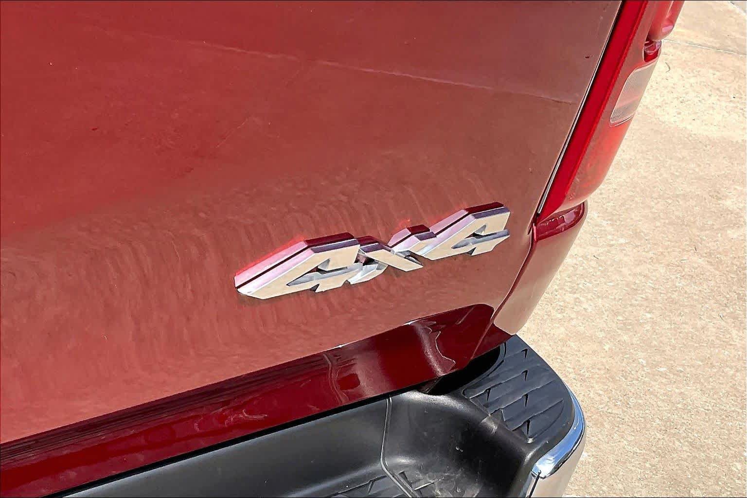 Used 2019 RAM 1500 Laramie AWD/4WD image 10