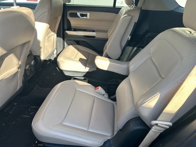 Used 2021 Ford Explorer XLT w/ Equipment Group 202A image 11